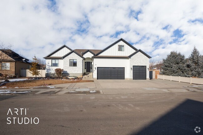 Building Photo - Beautiful Home in Lehi