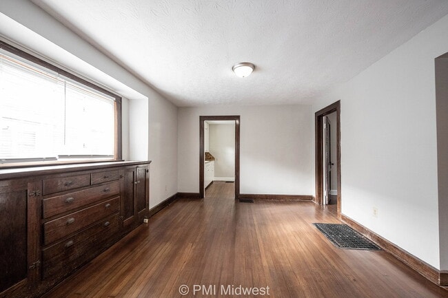 Photo - 4850 Hillside Ave