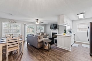 Photo - 160 Commons Dr