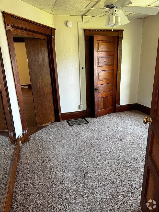 Building Photo - 402 S 1st St Unit Lower #1 Rental