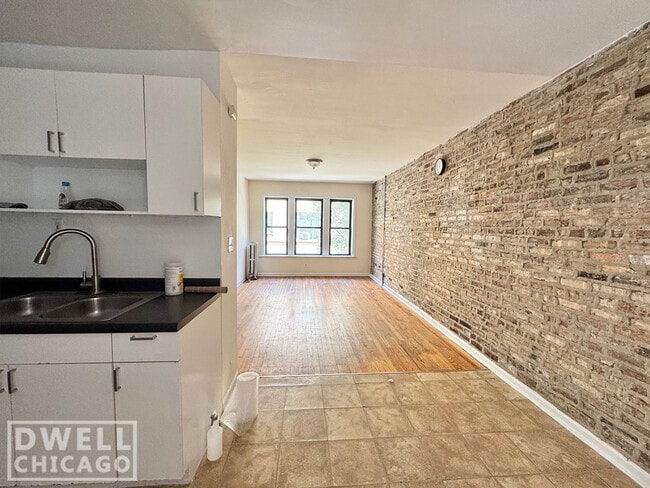Building Photo - 2300 N Spaulding Ave Rental