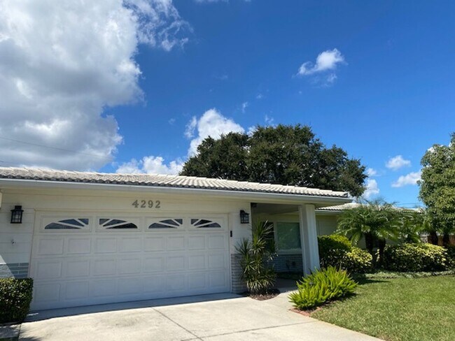 Photo - Gorgeous Single Family Home in St Pete 3br...