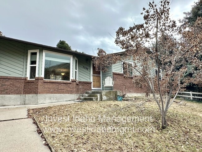 Photo - Enjoy the foothill views from your backyard!