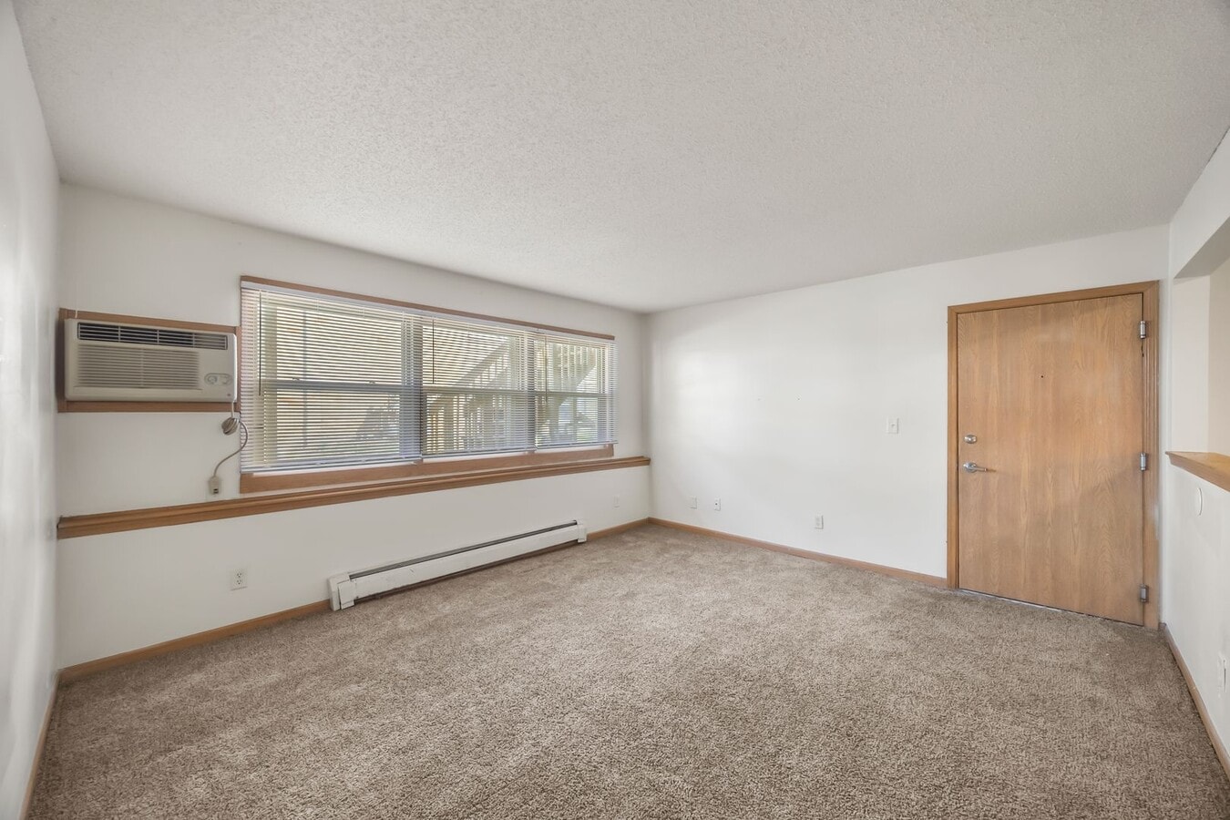 Clover Creek | Standard Studio * - Clover Creek | Standard Studio * Apartment Unit E-24