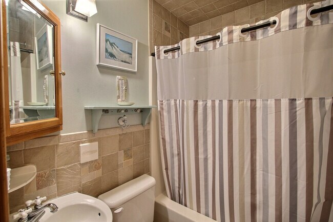 Photo - 56821 North Carolina Hwy 12 Unidad ID1255552P