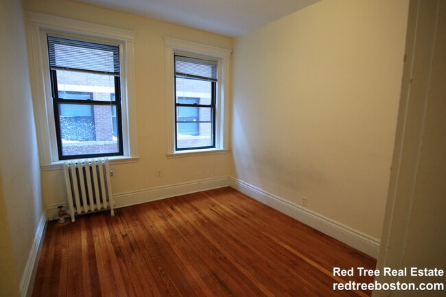 Building Photo - 27 Park Dr