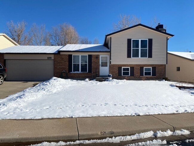 Building Photo - Lovely Tri-Level Home in Broomfield! Available May 6!