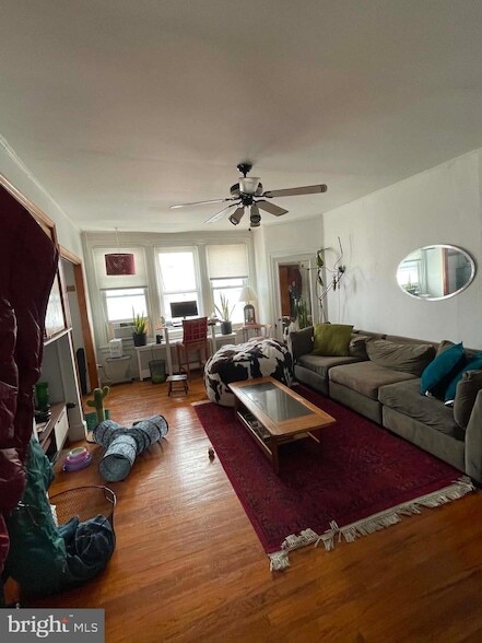 Building Photo - 5408 Spruce St Unit 2