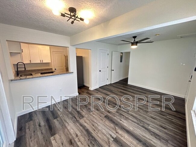 Building Photo - 1303 E Harding St Unit W Rental