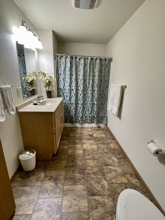 Photo - 2440 Southwoods Dr Unit End