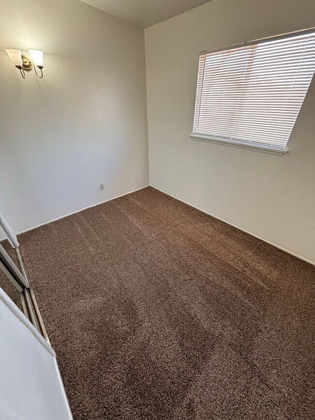CUTE AND AFFORDABLE 3 BEDROOM IN APPLE VAL... Rental House Rental in Apple Valley, CA