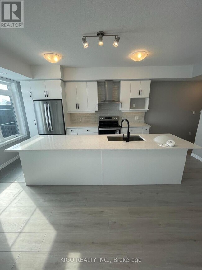 Photo - 102 Lomond Ln