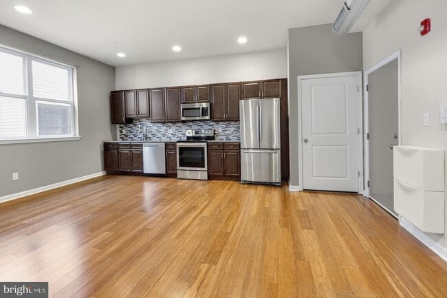 Building Photo - 2418 Frankford Ave Unit 7 Rental