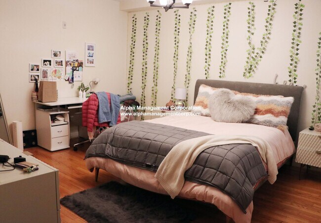 Building Photo - BROOKLINE 3 BED