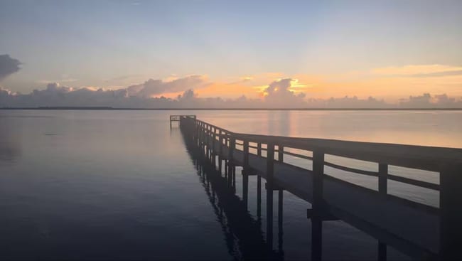 Building Photo - PRIVATE 3/2 WATERFRONT HOME ON INDIAN RIVER DRIVE
