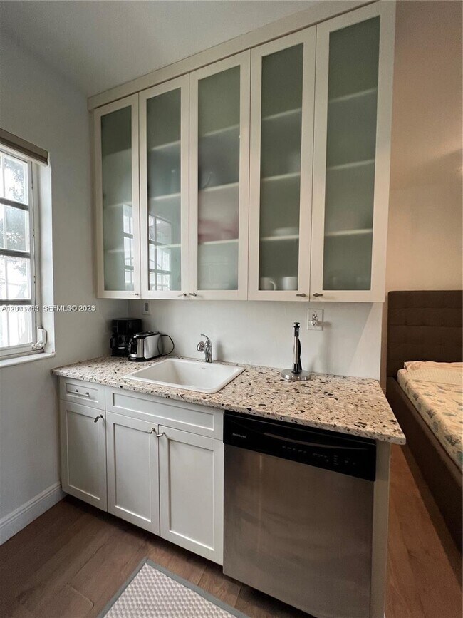 Building Photo - 439 15th St Unit 12