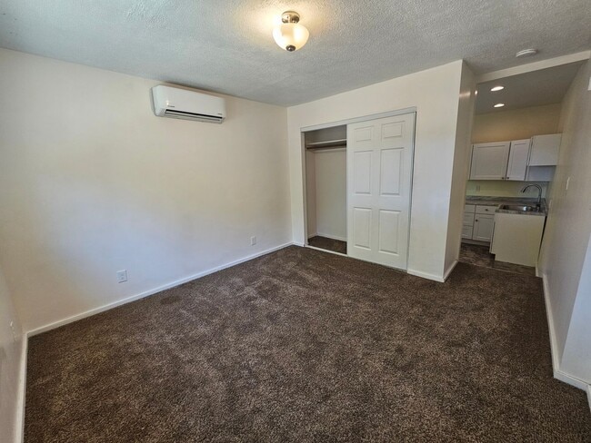 Photo - 9707 Main St
