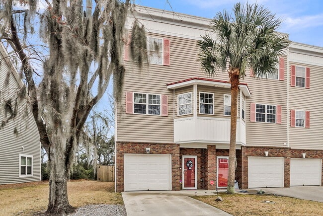 Building Photo - 4668 Palm View Cir