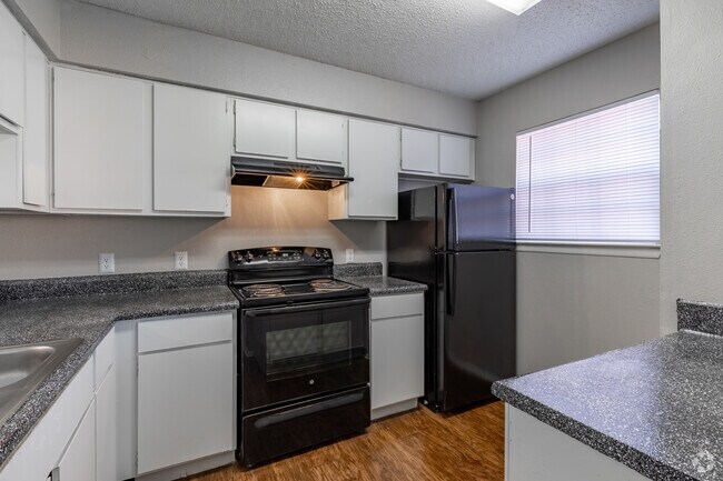 3BR, 2BA - 1,174 SF