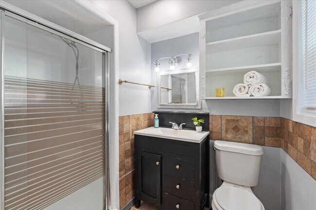 Photo - 906 Alyse St