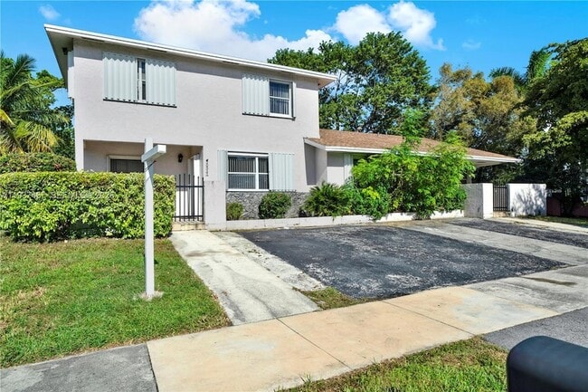 Photo - 20537 SW 92nd Ct