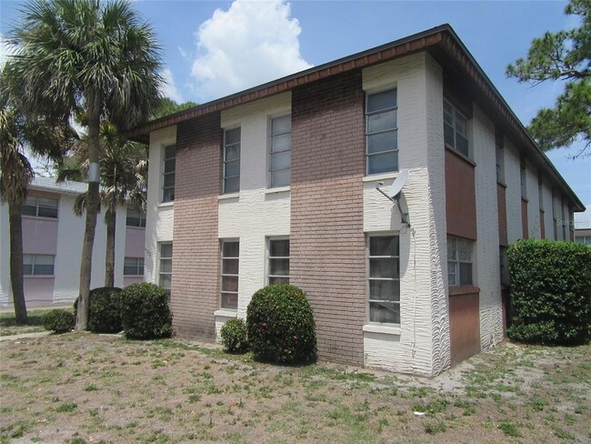 Building Photo - 463 76th Ave N Unit 3 Rental