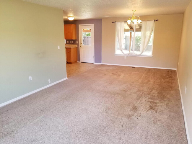 Photo - 5386 Burbank St N