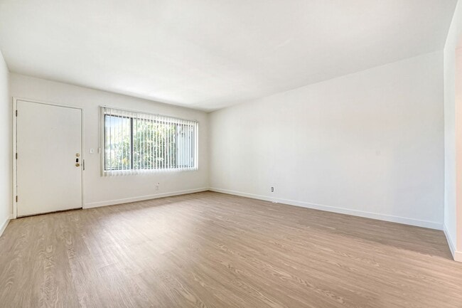 Photo - 10900 Santa Monica Blvd Unit 09