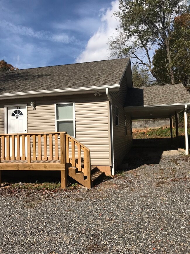Photo - 110 Felmet St