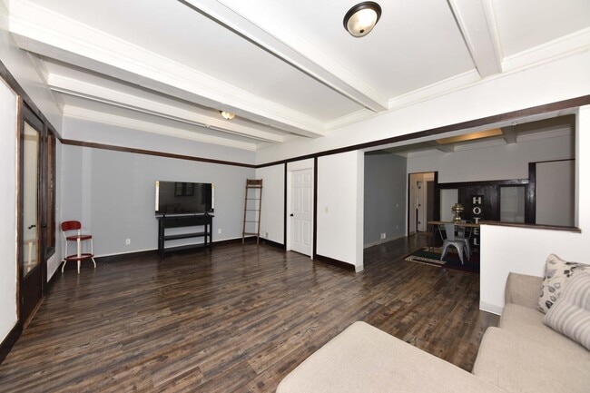 3238 W Juneau Ave
