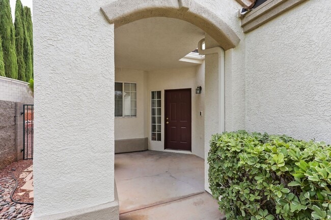 Building Photo - Beautiful 2 Bedroom Townhome In the Desirable Gated Terraces Of Seven Hills