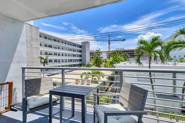 Building Photo - 1605 Bay Rd Unit 308