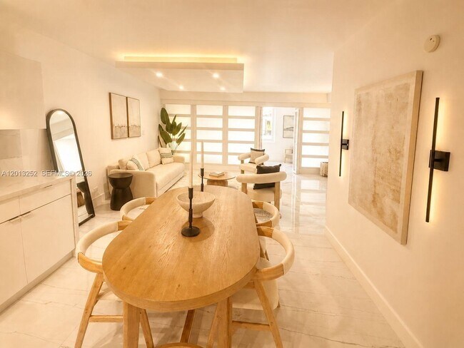 2301 Collins Ave Unit 628