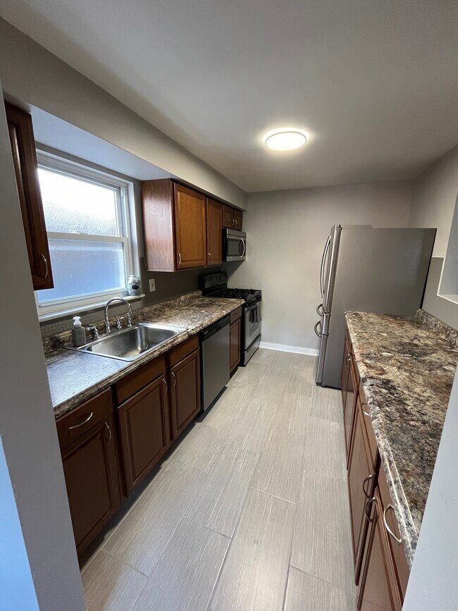 Photo - 1145 Greenfield Ave Unit Floor 2