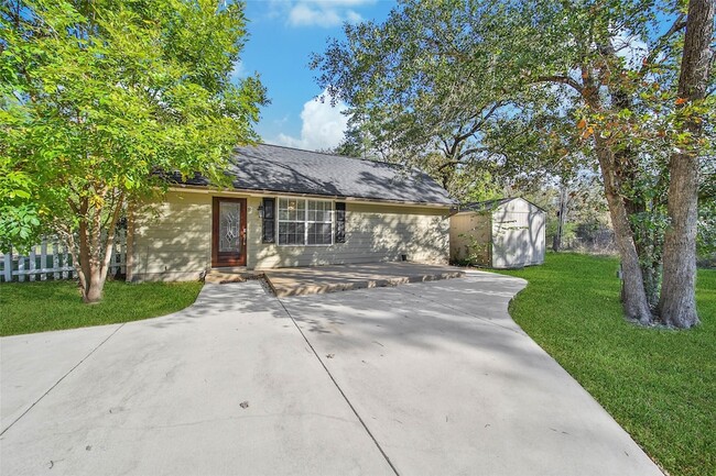 Building Photo - 4072 TX-105