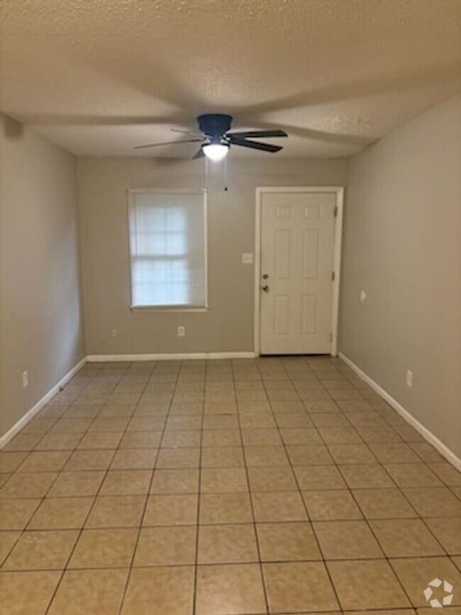 Building Photo - 211 8th Ave Dr SW Unit Apt 4