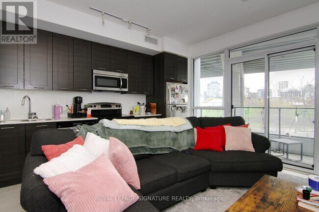 Photo - 50 Bruyeres Mews Unit 305