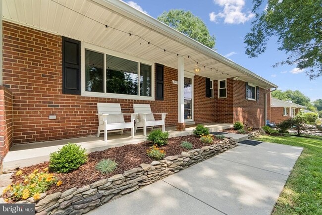 Building Photo - 7412 Farnum St Rental
