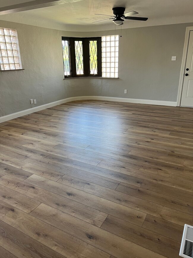 Sala de estar - 3014 Maywood Ave