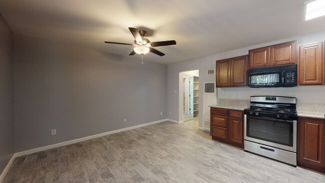 Photo - Sapphire Apartments