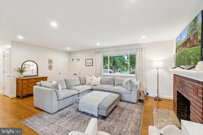 Photo - 7412 Farnum St