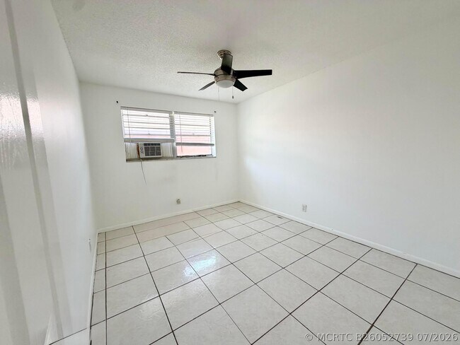 Photo - 149 W 17th St Unit Back  (149)