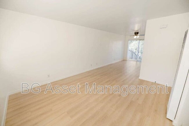 Photo - 547 Rodeo Ave Unit A