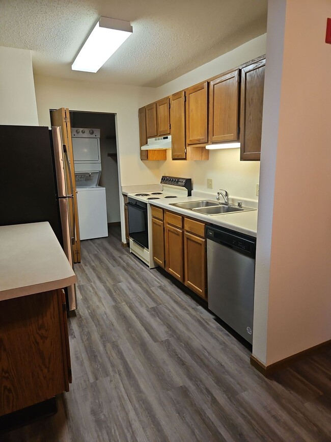 Kitchen -Breakfast Counter-Dishwasher-Stove-Oven-Refrigerator-Garbage Disposal with Enclosed Laundry