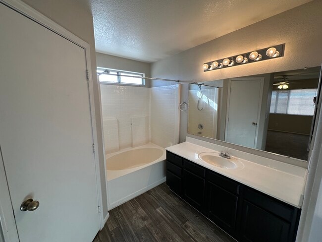 Photo - 3057 W Cat Balue Dr