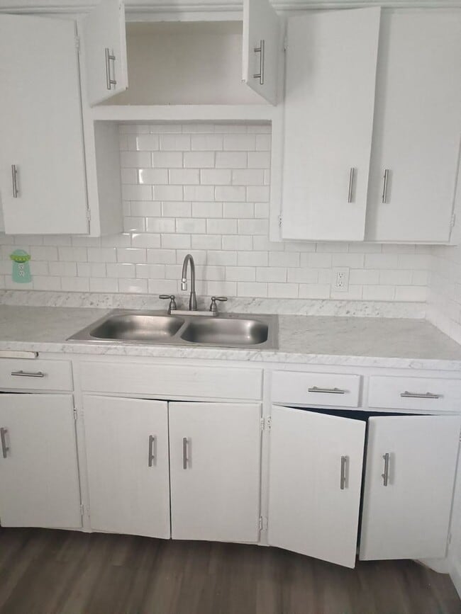 Photo - 3 Bed / 1.5 Bath Home Available Now!
