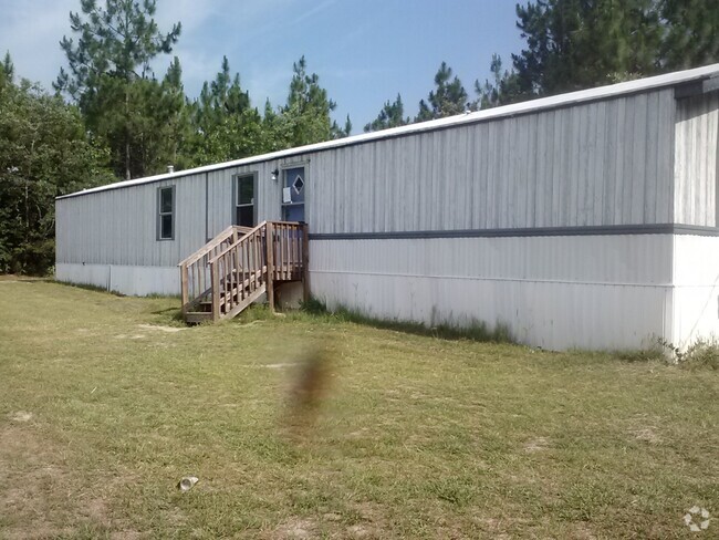 Building Photo - Rent this 3 Bedroom 2 Baths Home in Pelion!