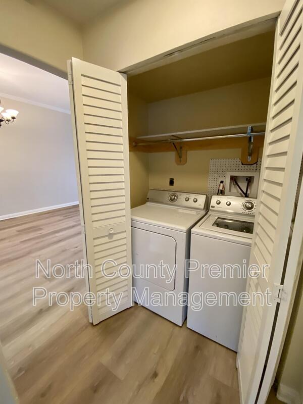 Photo - 2850 Englewood Way