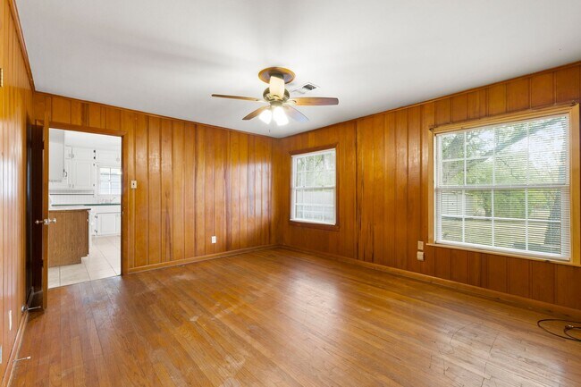 Photo - AVAILABLE NOW--- 3 Bed, 1.5 Bath in Eastgate