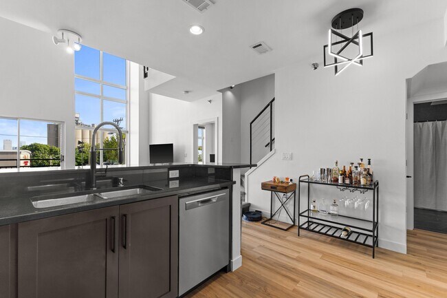 Photo - 2121 S Kinnickinnic Ave